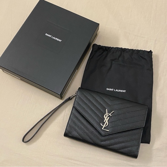 (SOLD) YSL Cassandre Matelassé Flap w/ wristlet + chain insert! 🖤 - Picture 2 of 5